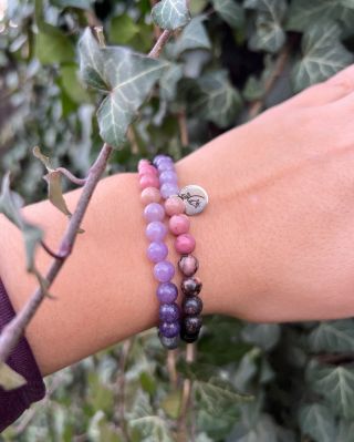 Náramek Belladonna - The Deadly Nightshade inspirovaný divokou krásou rulíku zlomocného, rostliny, která v sobě spojuje...